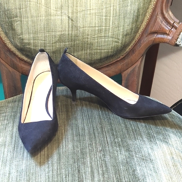 Everlane Shoes - Everlane Black Heels Sleek Design Medium Heel